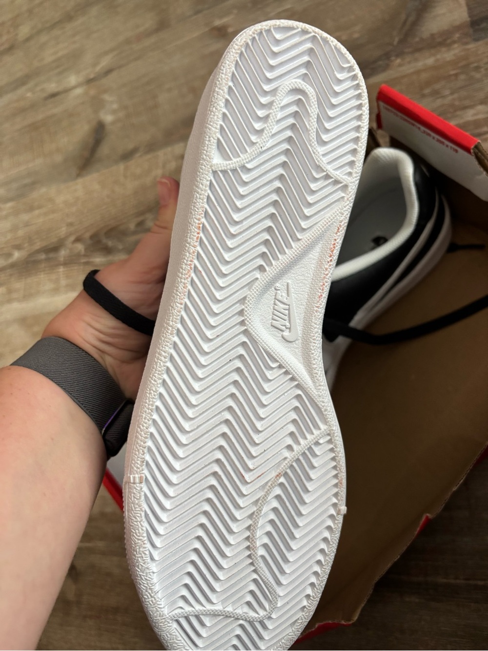 Nike Black and White Low-Top Sneakers - Picture 3 of 4
